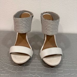 Steve Madden Open Toe heels with Light grey snake print